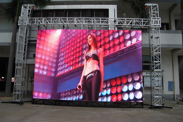 Full color video wall